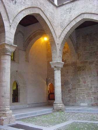 Steri chiostro