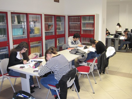 Studenti biblioteca 2