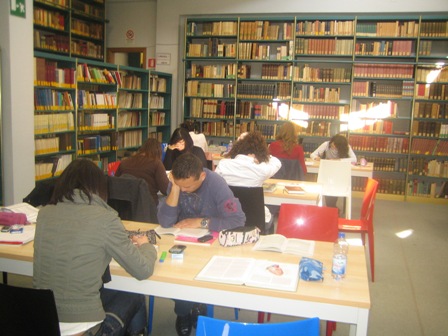 Studenti biblioteca