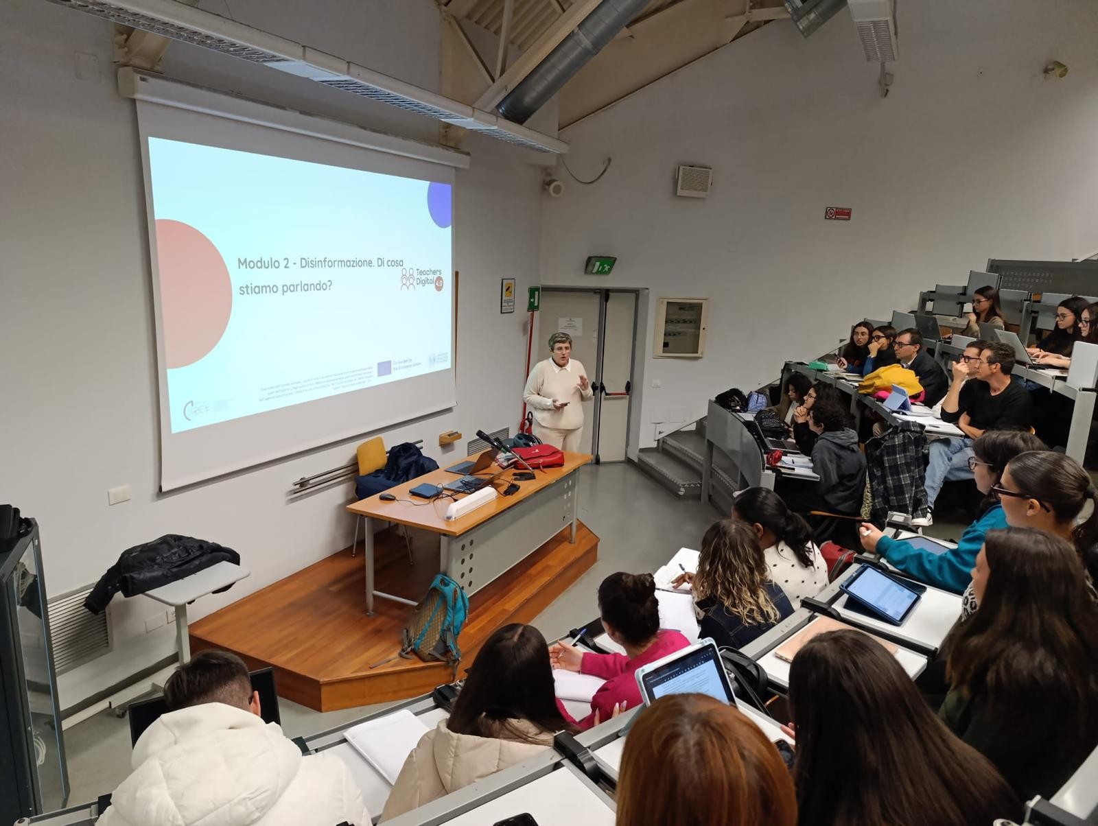 Curriculum, formazione, risorse digitali e policy: le attività realizzate dall’Università di Palermo nell’ambito del progetto europeo Teachers 4.0 Digital Age: Tackling Disinformation and Promoting Digital Literacy through Education and Training in European Classrooms