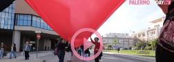 VIDEO | Università, una sciarpa rossa lunga un chilometro contro la violenza sulle donne: "Fermiamo questa scia di sangue"