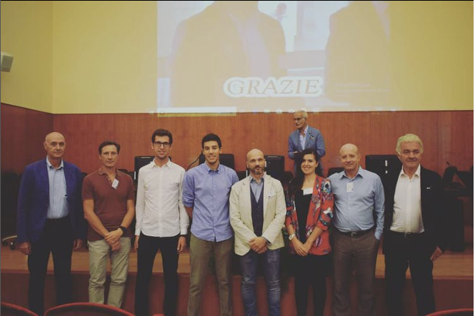 La Dott.ssa Ambra Gentile, vincitrice, insieme agli altri vincitori del premio e al comitato dirigenziale SISMES 2018