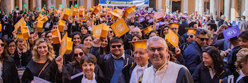 Graduation Day: più di mille persone in piazza Ruggiero Settimo per il lancio del tocco