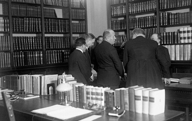 Circuiti di carta. Il fascismo e la diffusione della cultura in tredici libri