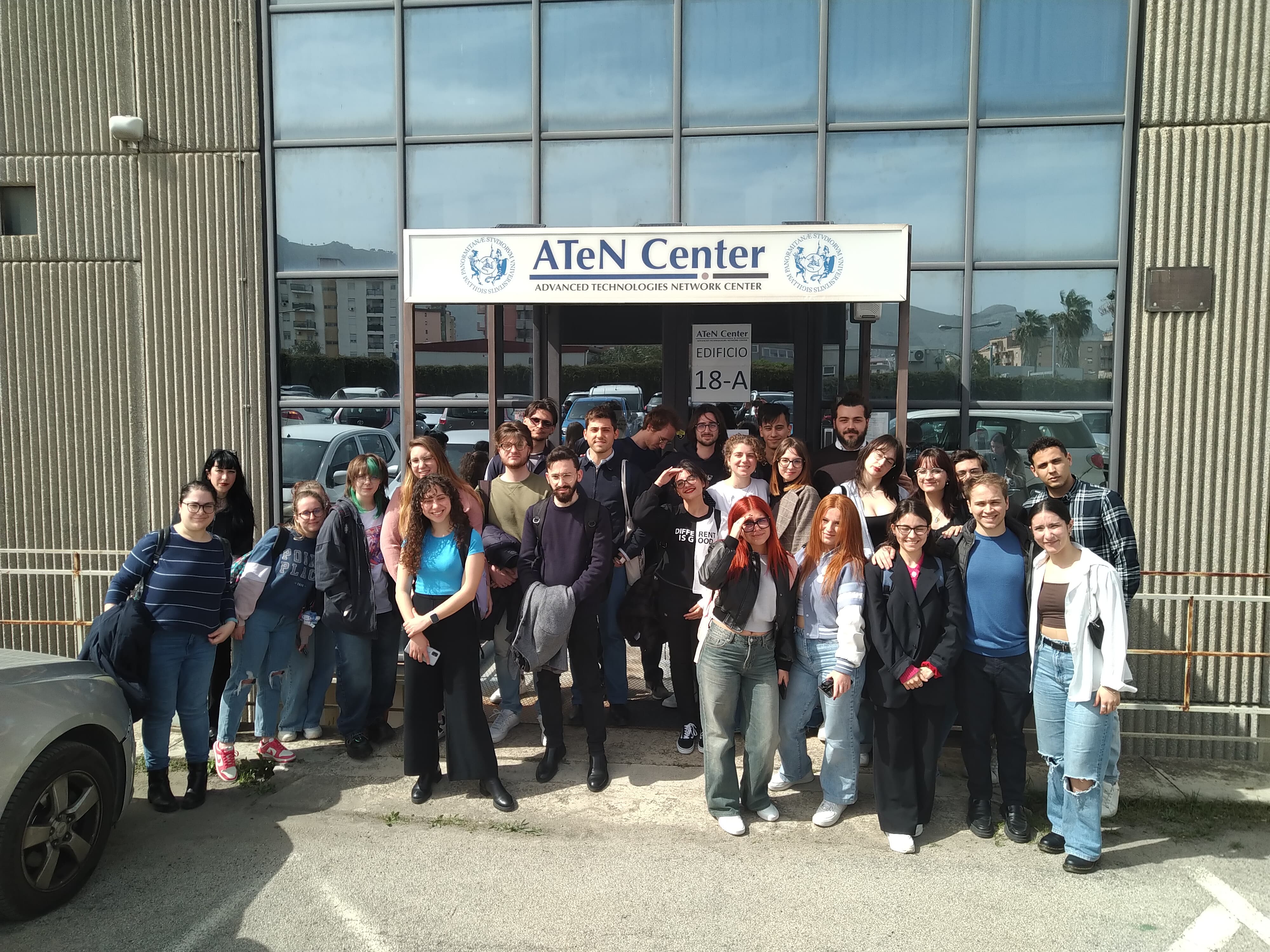 Gli studenti del corso di Chimica Fisica III in visita ai laboratori di ATeN Center
