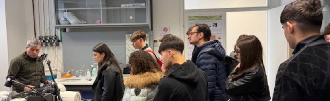 Visita dei laboratori di ATeN Center per gli studenti dell'I.I.S.S. Ugo Foscolo