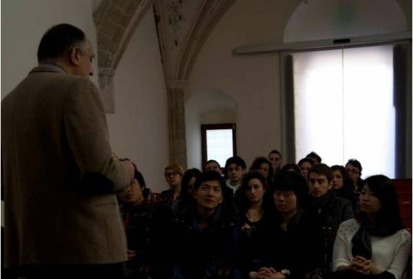 studenti sisu con il rettore ritaglio studenti sisu con il rettore ritaglio